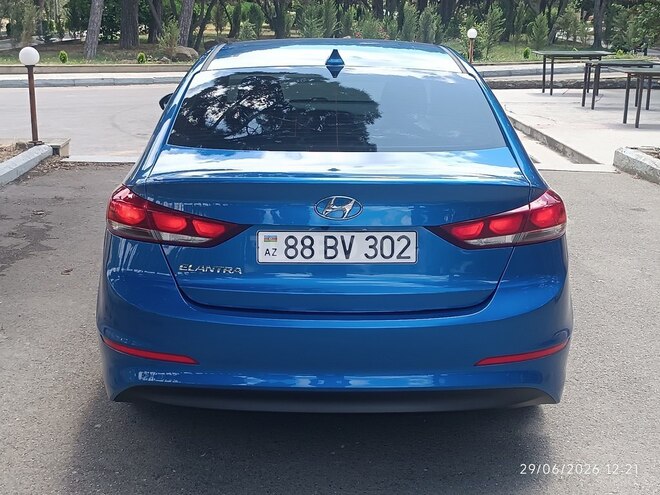 Hyundai Elantra-8