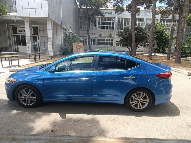Hyundai Elantra-10