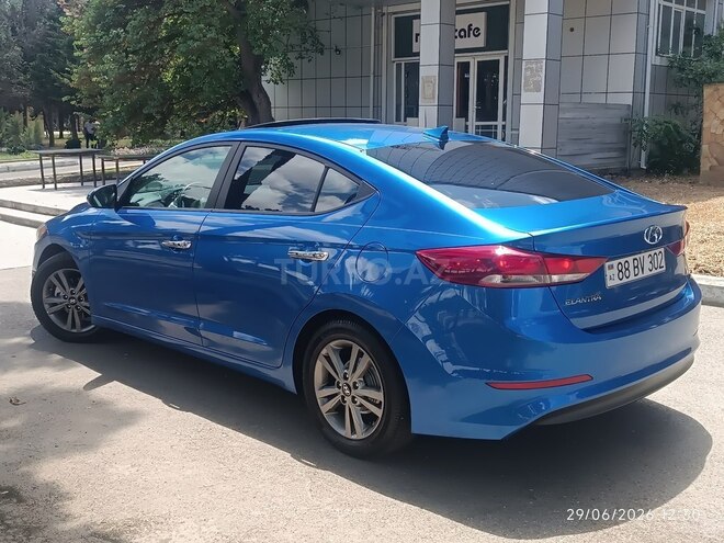Hyundai Elantra-12