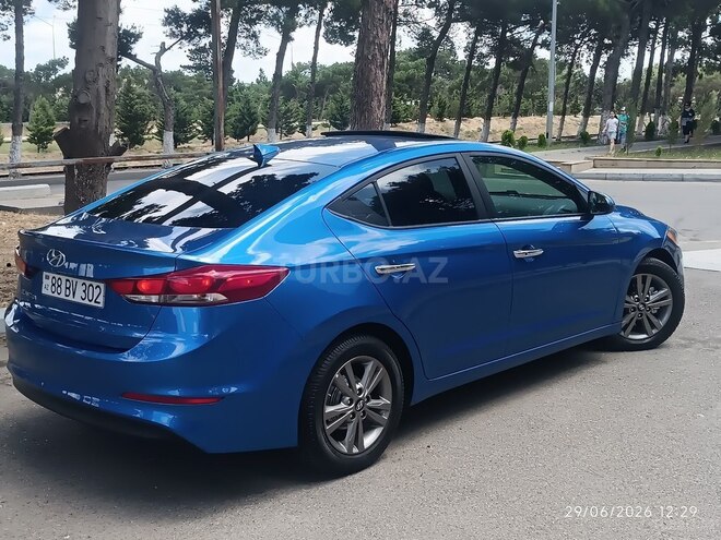 Hyundai Elantra-11