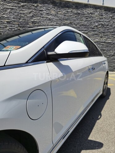 Hyundai Sonata-4