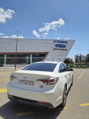 Hyundai Sonata-11