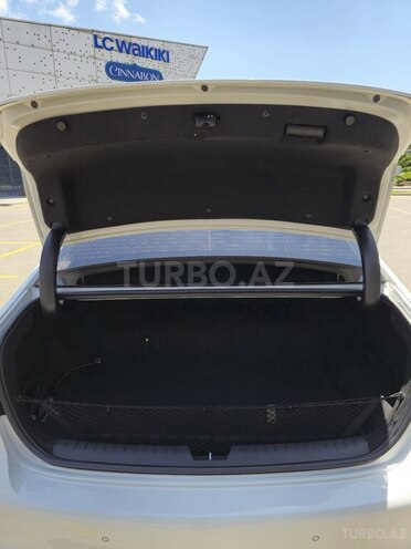 Hyundai Sonata-15