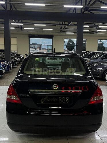 Nissan Tiida-4