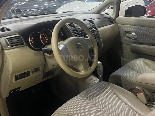 Nissan Tiida-11