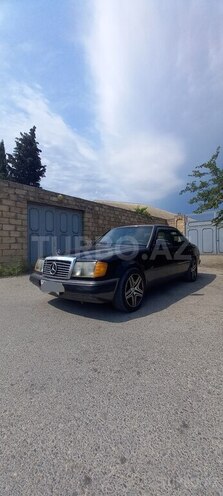 Mercedes 230 E-1