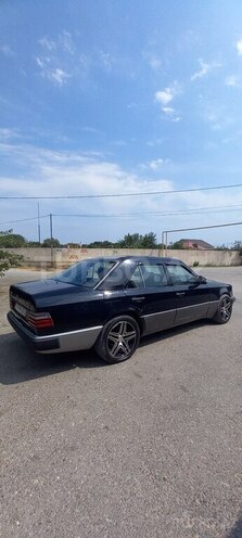 Mercedes 230 E-4
