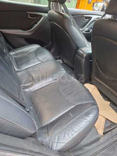 Hyundai Elantra-7