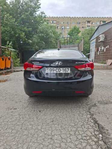 Hyundai Elantra-10