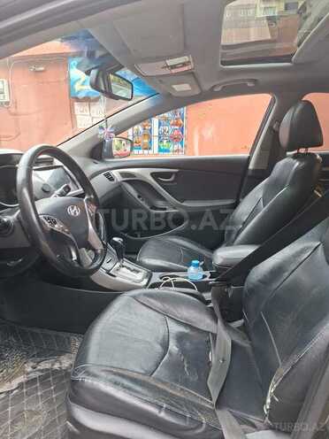 Hyundai Elantra-9