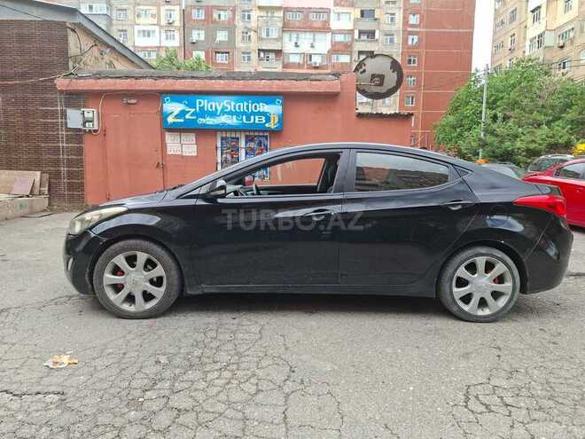 Hyundai Elantra-5
