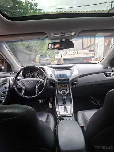 Hyundai Elantra-6