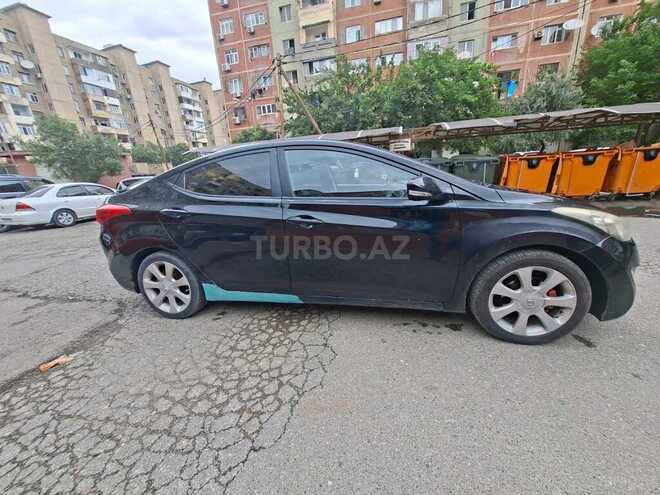 Hyundai Elantra-2