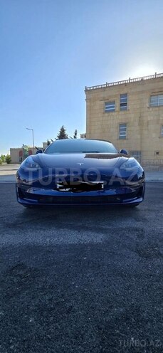 Tesla Model 3-1