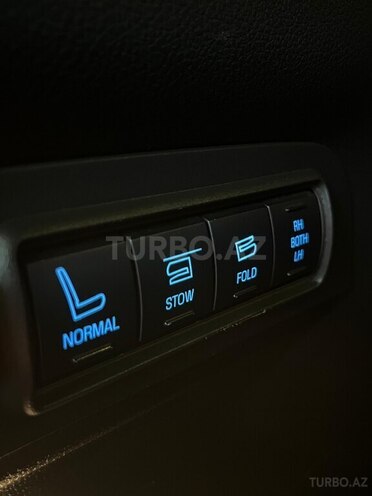 Ford Explorer-13