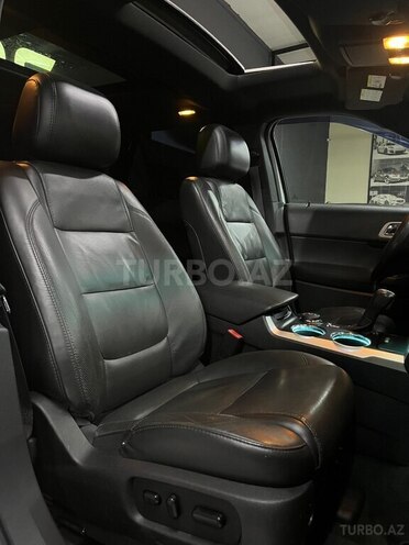 Ford Explorer-16