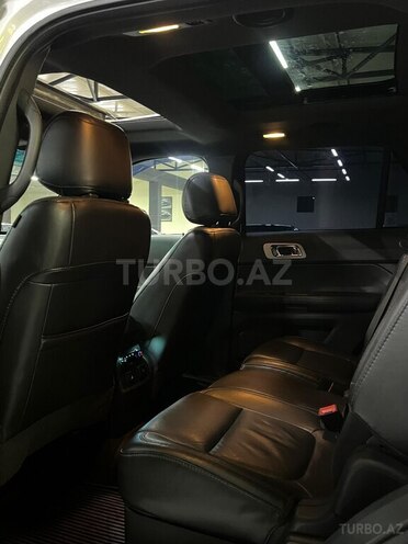 Ford Explorer-18