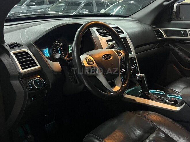 Ford Explorer-19