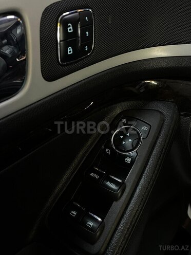 Ford Explorer-20