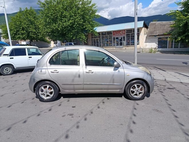 Nissan March-3