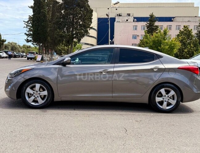 Hyundai Elantra-7