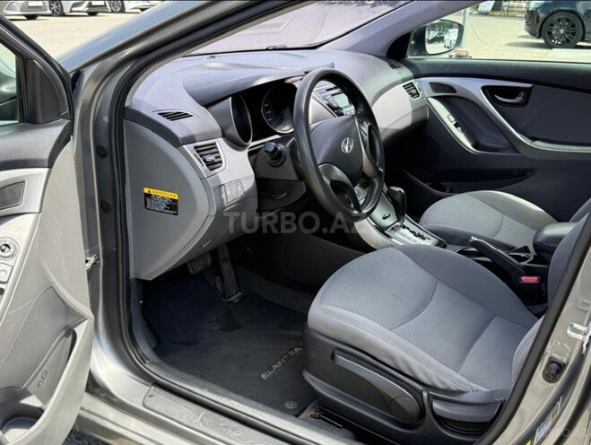 Hyundai Elantra-8