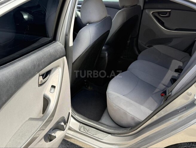 Hyundai Elantra-10