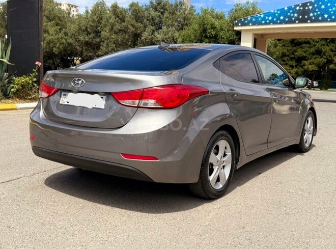 Hyundai Elantra-5