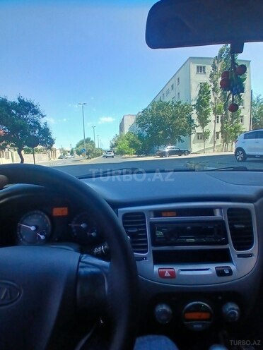 Kia Rio-5