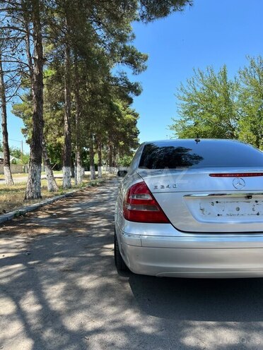 Mercedes E 240-5