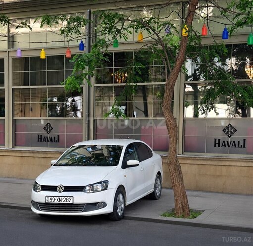 Volkswagen Polo-1