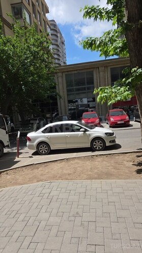 Volkswagen Polo-4