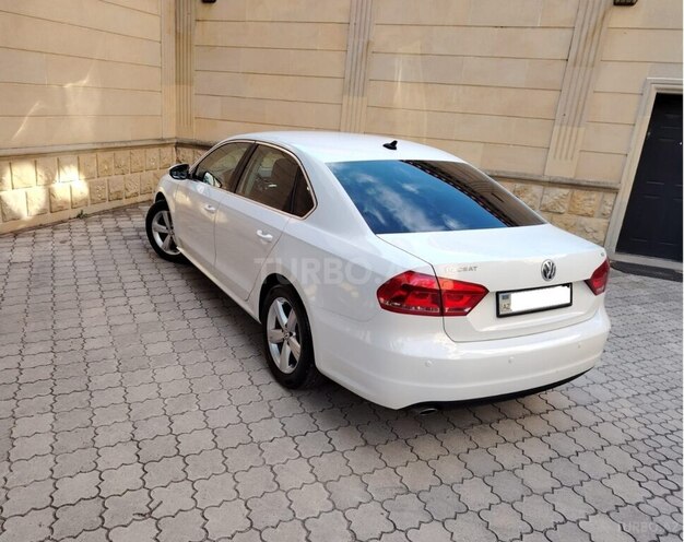 Volkswagen Passat-5