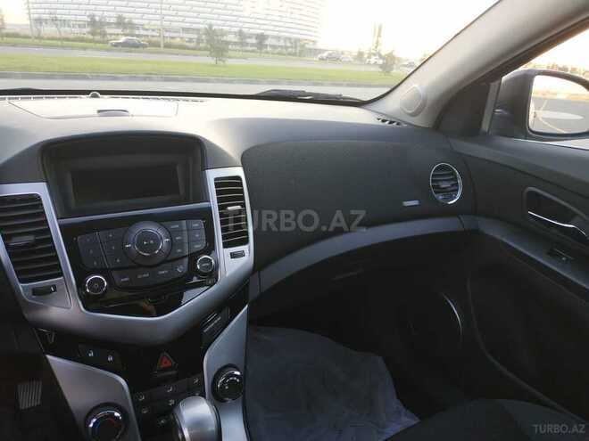 Chevrolet Cruze-12