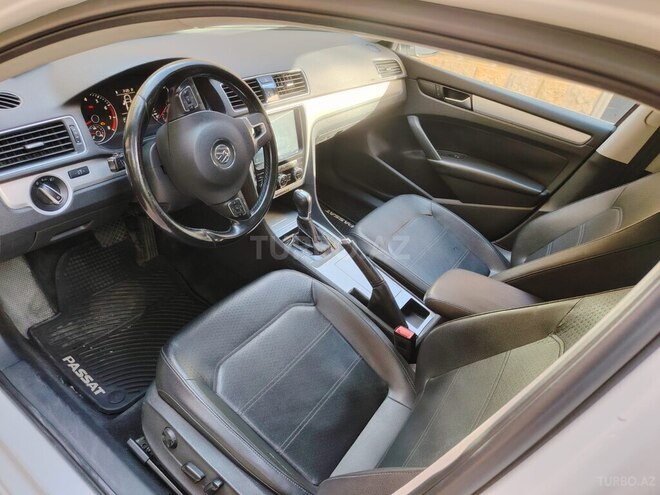 Volkswagen Passat-8