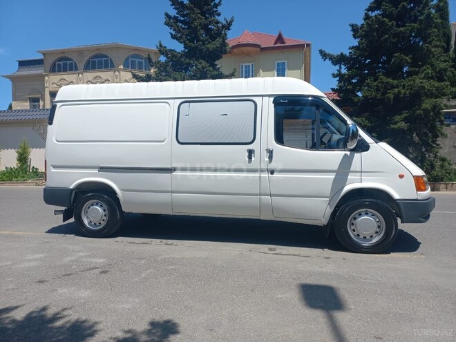 Ford Transit-4