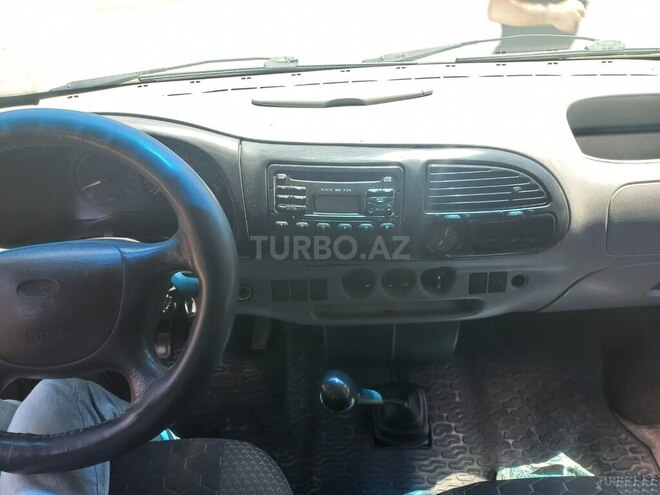 Ford Transit-3