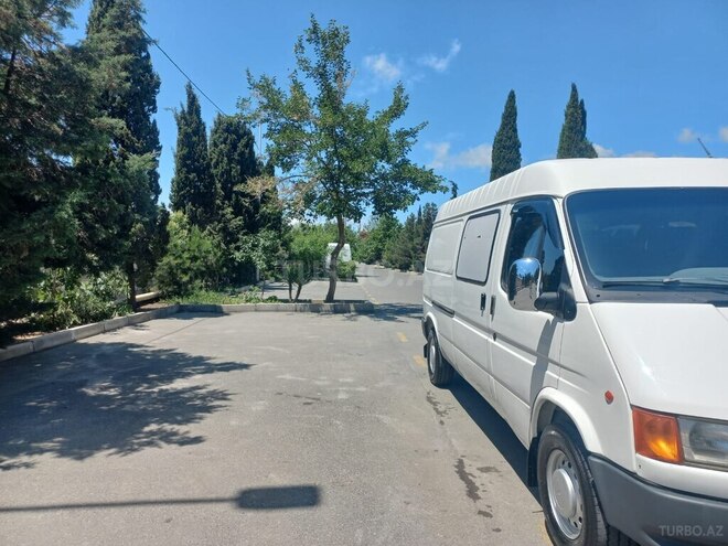 Ford Transit-9