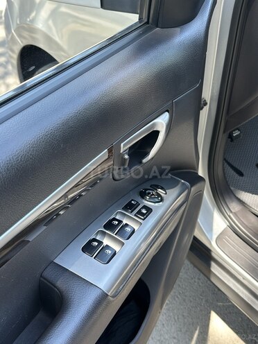Hyundai Santa Fe-12