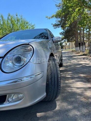 Mercedes E 240-10