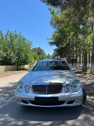 Mercedes E 240-11