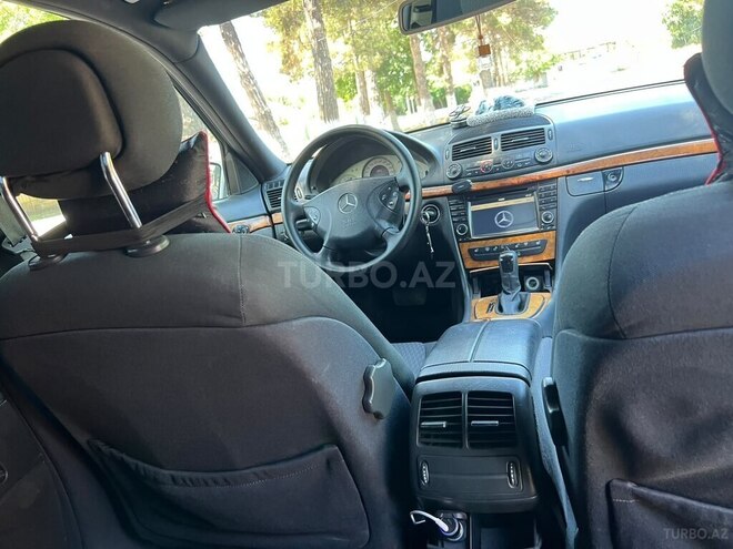Mercedes E 240-13