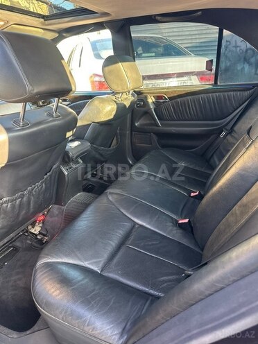 Mercedes E 280-4