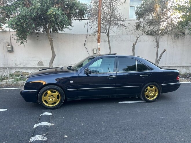 Mercedes E 280-11