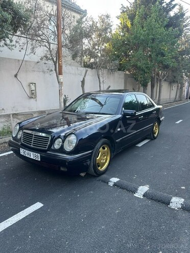 Mercedes E 280-10
