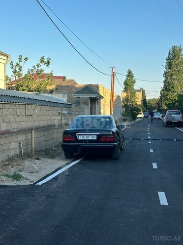 Mercedes E 280-12