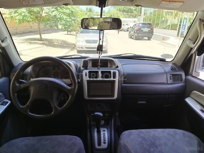 Mitsubishi Pajero io-3