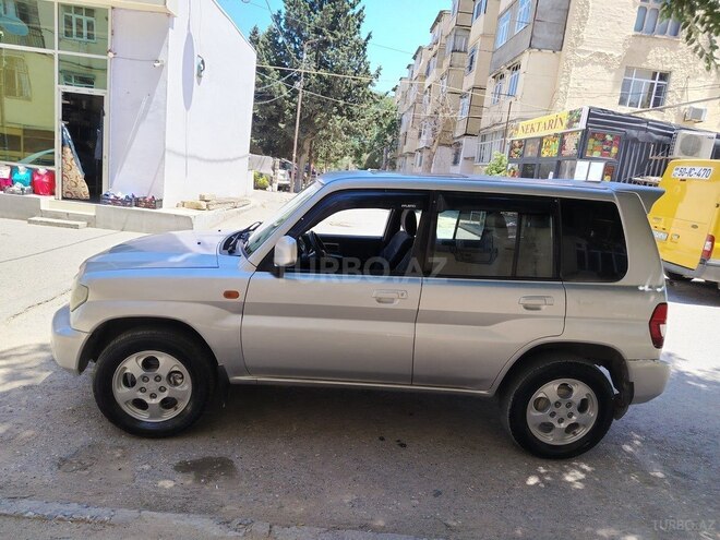 Mitsubishi Pajero io-7