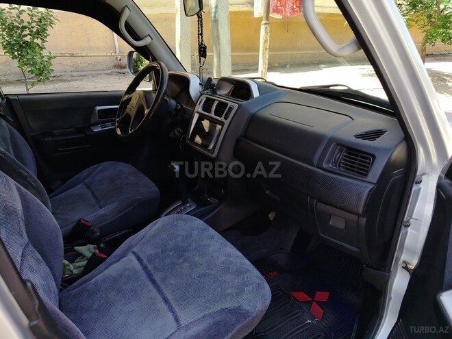 Mitsubishi Pajero io-12