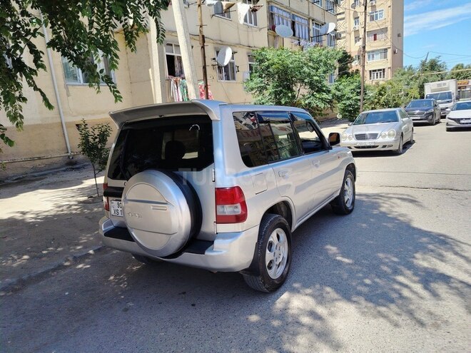 Mitsubishi Pajero io-8